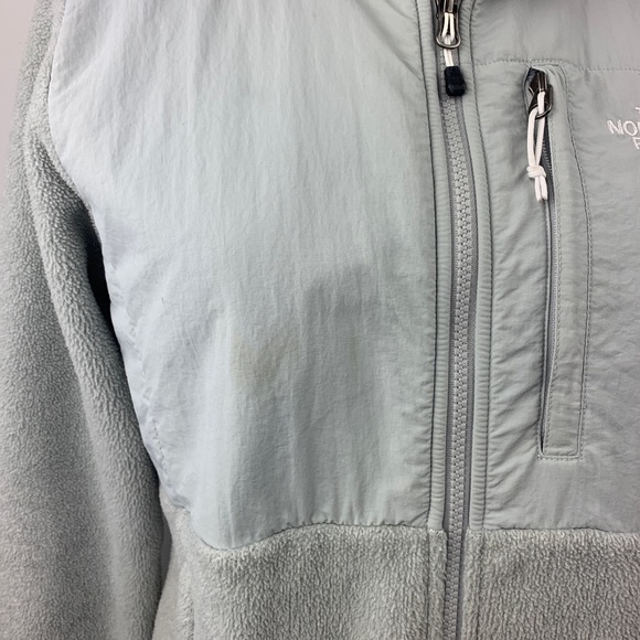 🎉SOLD🎉North Face Med Gray Denali Fleece Jacket - Picture 4 of 8